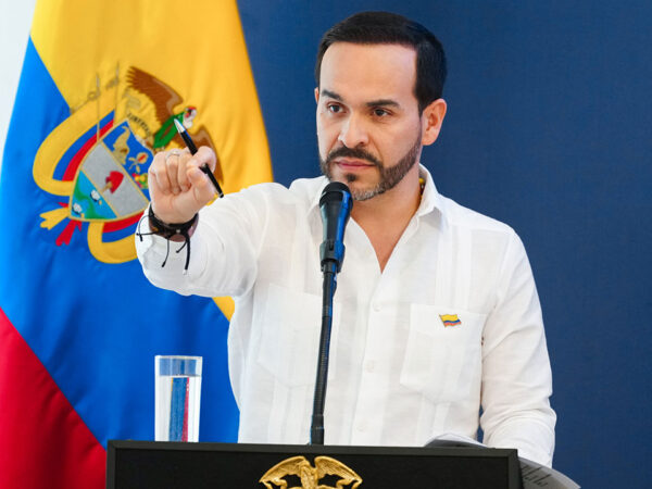 El presidente Abelardo De La Espriella anunció un refuerzo de las operaciones contra estructuras armadas en Bolívar
