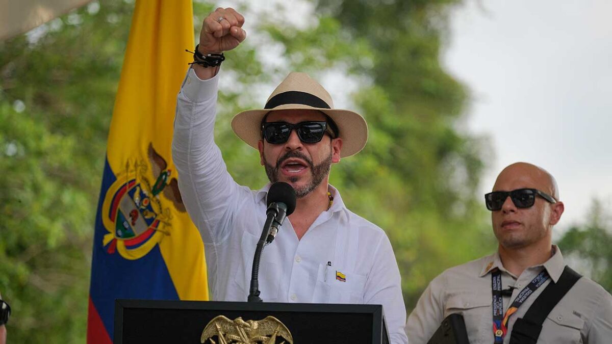 El Presidente Abelardo De La Espriella confirmó la captura de 25 presuntos narcoterroristas que operaban para bandas criminales en el departamento de Antioquia.