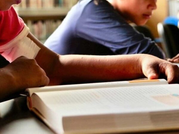 El Gobierno anunció medidas para garantizar la continuidad de las clases en los colegios afectados por el terremoto.