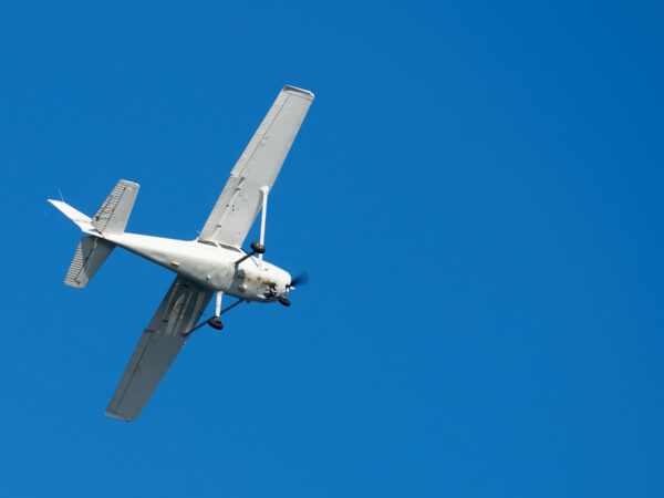 Buscan avioneta desaparecida