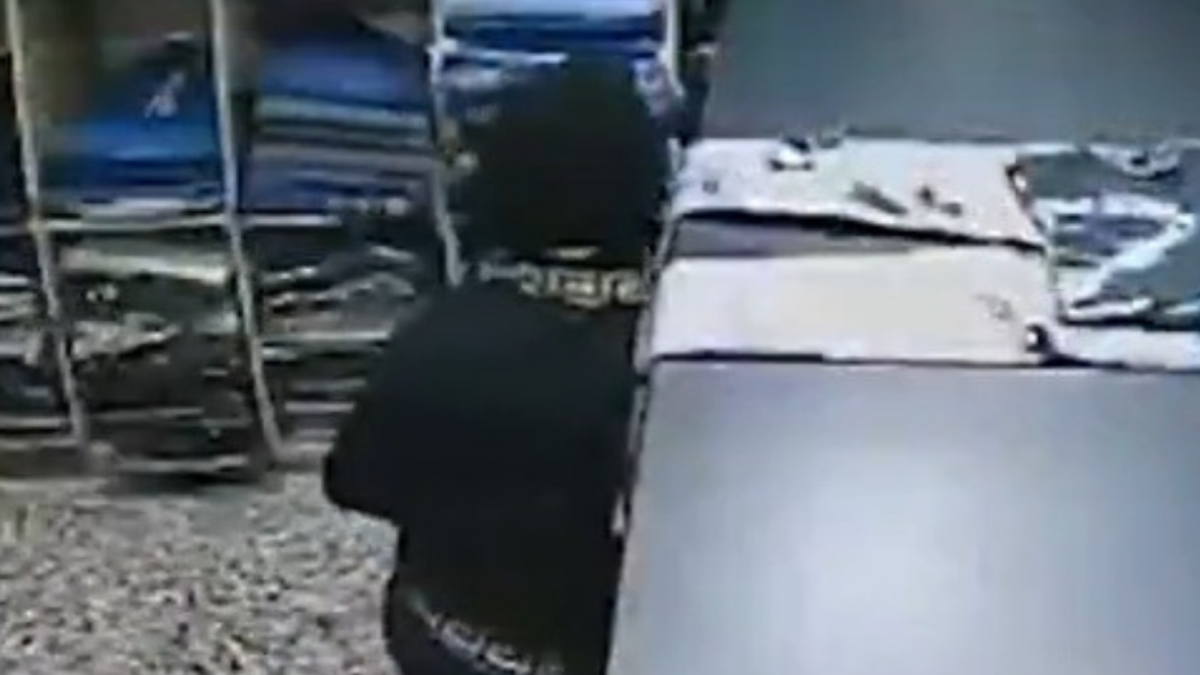 Madre habría utilizado a su hijo de 12 años para robar en comercios de Bogotá