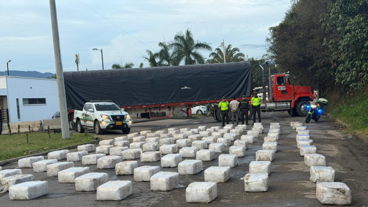 Incautan tres toneladas de marihuana en la vía Bogotá a Girardot.